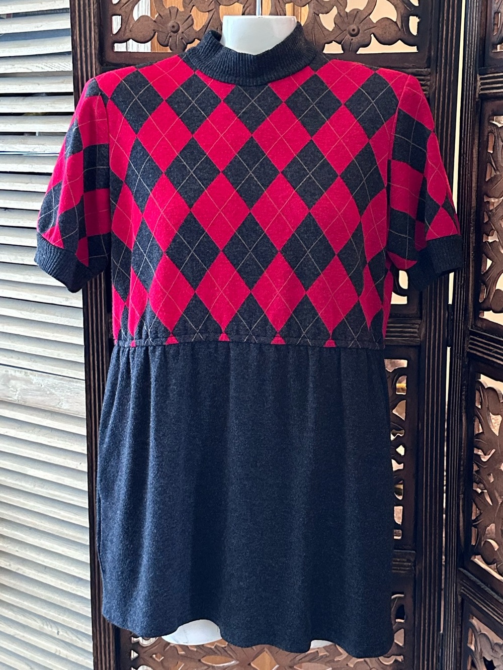 Vintage Nordstrom Dorothy Samuel California Design Gray & Red Argyle Mini Dress.